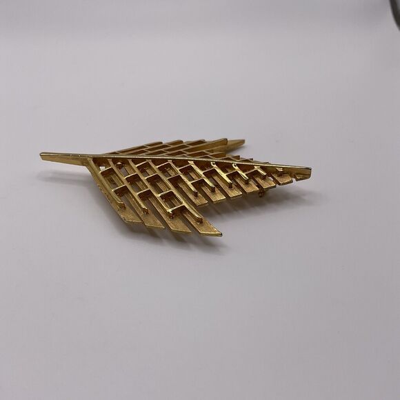 Corocraft Brooch Vintage Large Modernist Leaf Gold Tone Artsy 1960s MCM - Picture 4 of 8